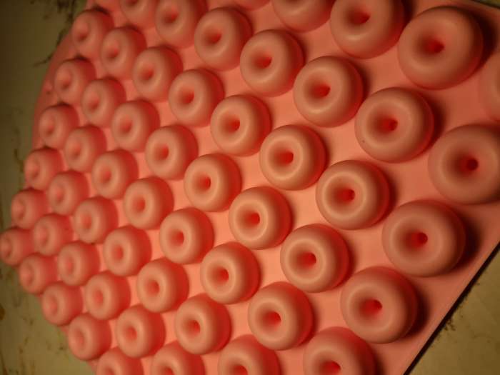 Фотография покупателя товара Форма для мармелада Доляна «Пончики», силикон, 21,5×20 см, 64 ячейки (d=2 см), цвет МИКС - Фото 16