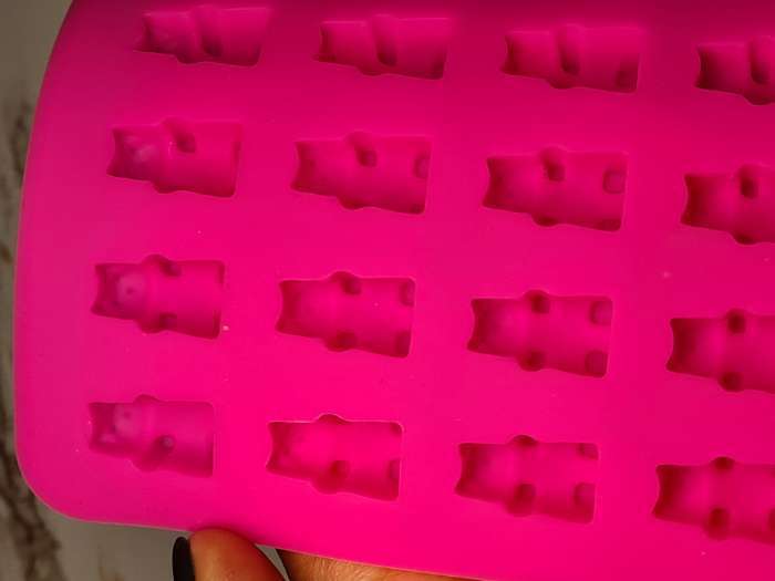 Фотография покупателя товара Форма для мармелада Доляна «Сладкие мишки», силикон, 18,8×13,8 см, 50 ячеек (1,8×1,1 см), цвет МИКС - Фото 16