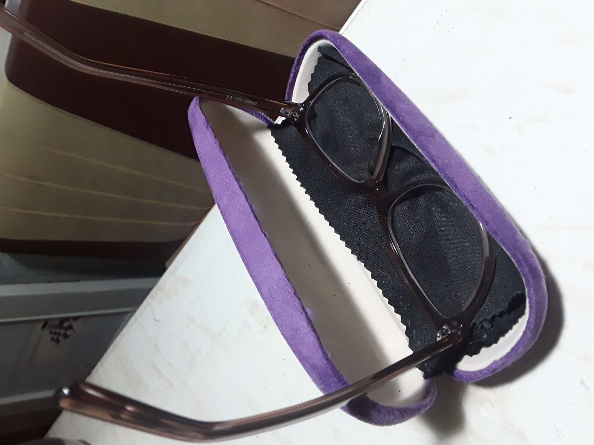 Фотография покупателя товара Футляр для очков на хлопушке, однотонный, размер 16×6×2 см, чёрный - Фото 3