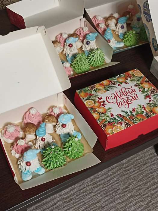 Фотография покупателя товара Упаковка для кондитерских изделий новогодняя «С Новым годом», 20×17×6 см - Фото 1