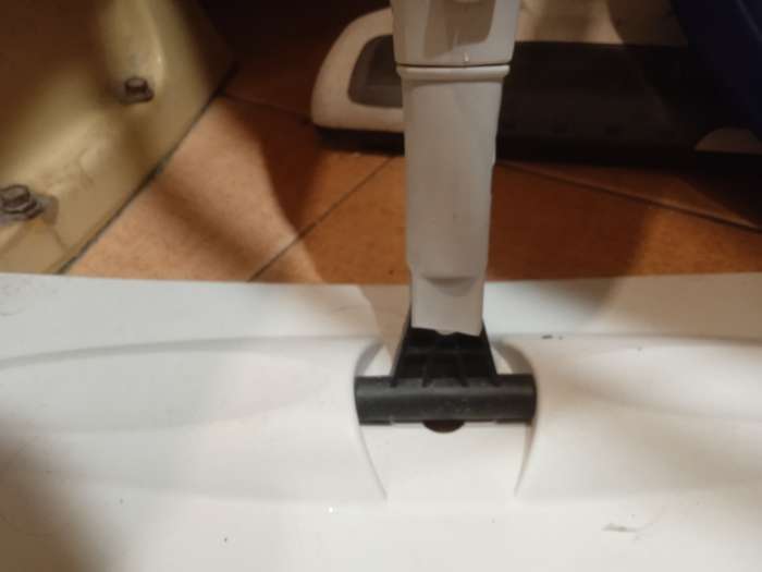 Фотография покупателя товара УЦЕНКА Швабра для мытья пола с распылителем Доляна, насадка из микрофибры 40×13 см, стальной черенок 125 см - Фото 4