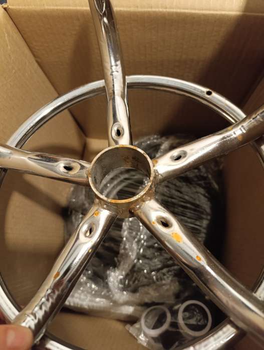 Фотография покупателя товара Табурет на колёсиках, с регулировкой высоты, цвет чёрный/хром - Фото 1