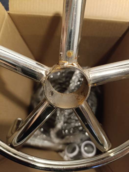 Фотография покупателя товара Табурет на колёсиках, с регулировкой высоты, цвет чёрный/хром - Фото 2