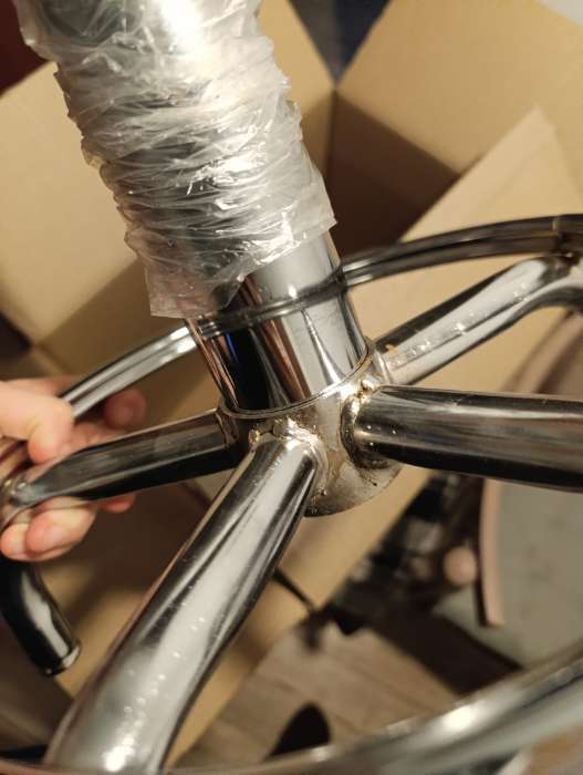 Фотография покупателя товара Табурет на колёсиках, с регулировкой высоты, цвет чёрный/хром - Фото 10