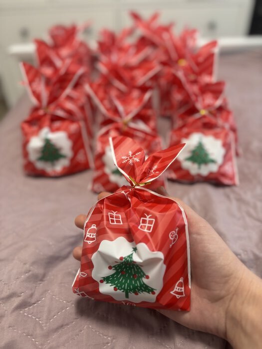 Фотография покупателя товара Пакет полиэтиленовый подарочный новогодний, с ушками Merry Christmas, 13×21.5 см - Фото 2