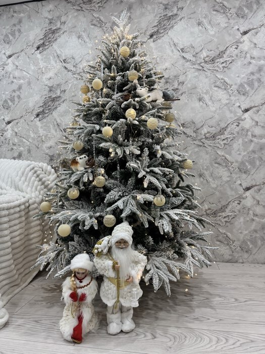 Фотография покупателя товара Искусственная ёлка заснеженная «Зимнее волшебство. Уральская», 210 см, 1090 смешанных веток на крючках - Фото 2