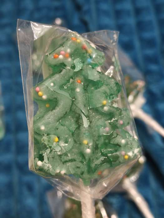 Фотография покупателя товара Карамель леденцовая новогодняя «Ёлочка в обсыпке» со вкусом яблока, 17 г - Фото 87