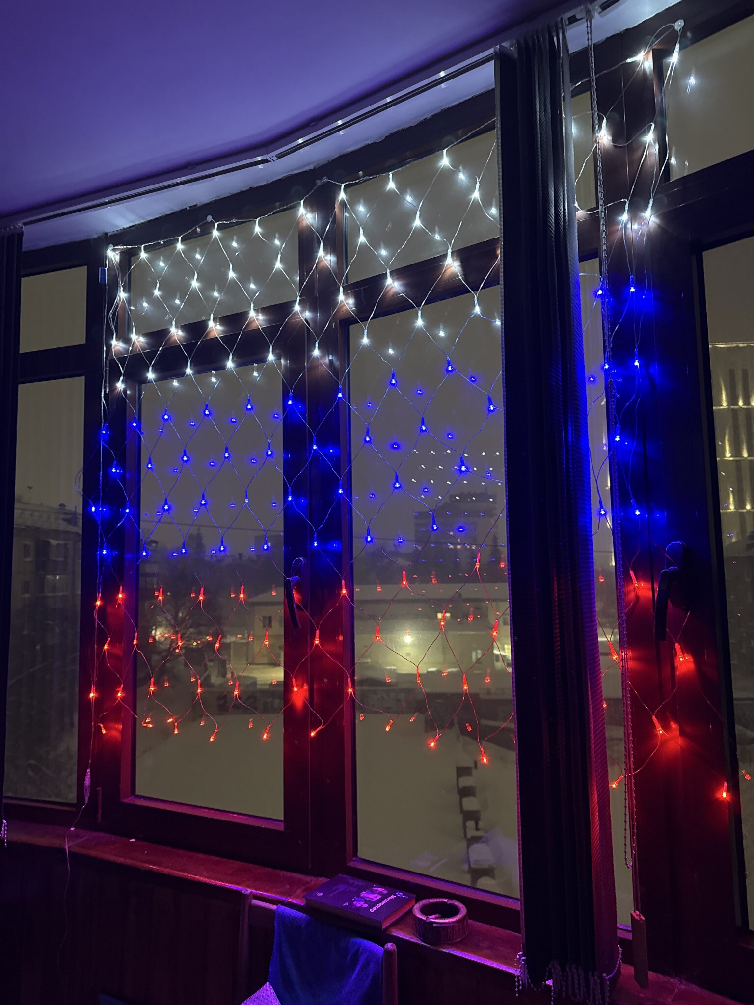 Фотография покупателя товара Гирлянда «Сеть» 1.6×1.6 м, IP20, прозрачная нить, 144 LED, свечение «Флаг России», 220 В - Фото 1