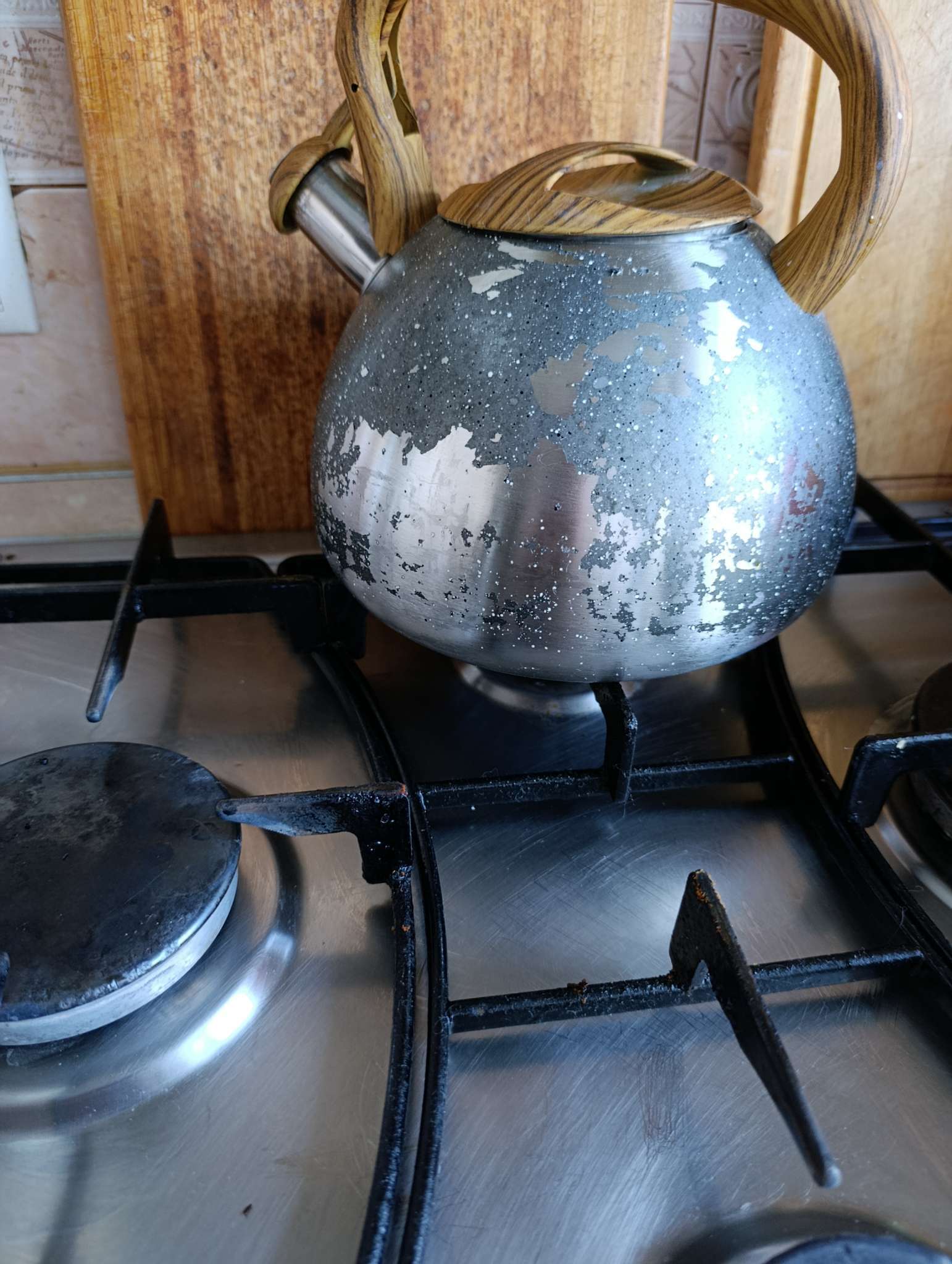 Фотография покупателя товара УЦЕНКА Чайник со свистком 2,7 л Stone бежевый, ручка soft-touch, индукция - Фото 4