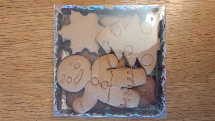 Фотография покупателя товара Коробка для кондитерских изделий с пластиковой крышкой «Новый год», 13×13×3 см - Фото 3