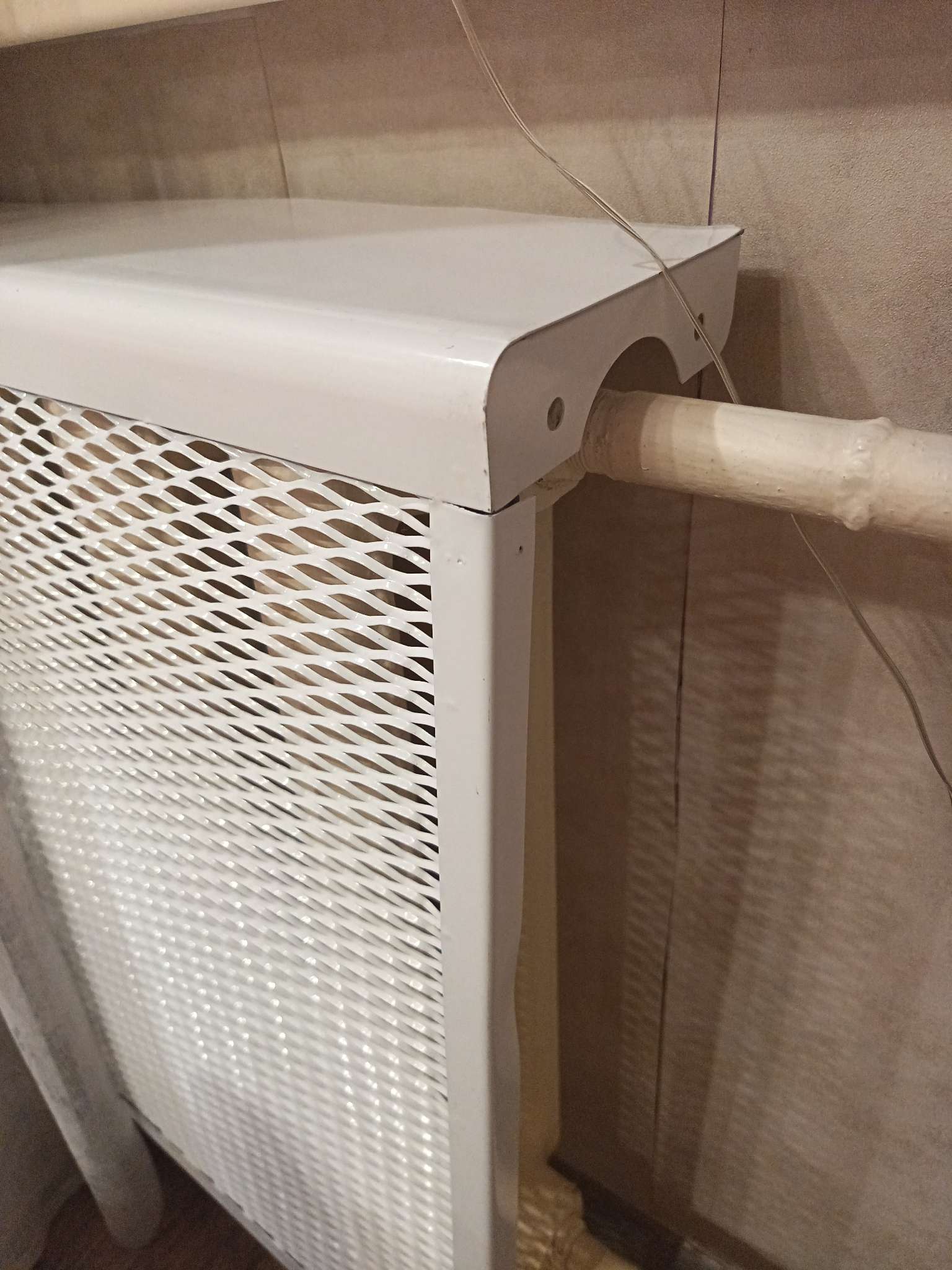 Фотография покупателя товара УЦЕНКА Экран на чугунный радиатор «Лидер», 490×610×150 мм, 5 секций, металлический, белый - Фото 6