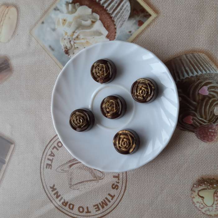 Фотография покупателя товара Форма для шоколада и конфет KONFINETTA «Роза», 21 ячейка, цвет прозрачный - Фото 5