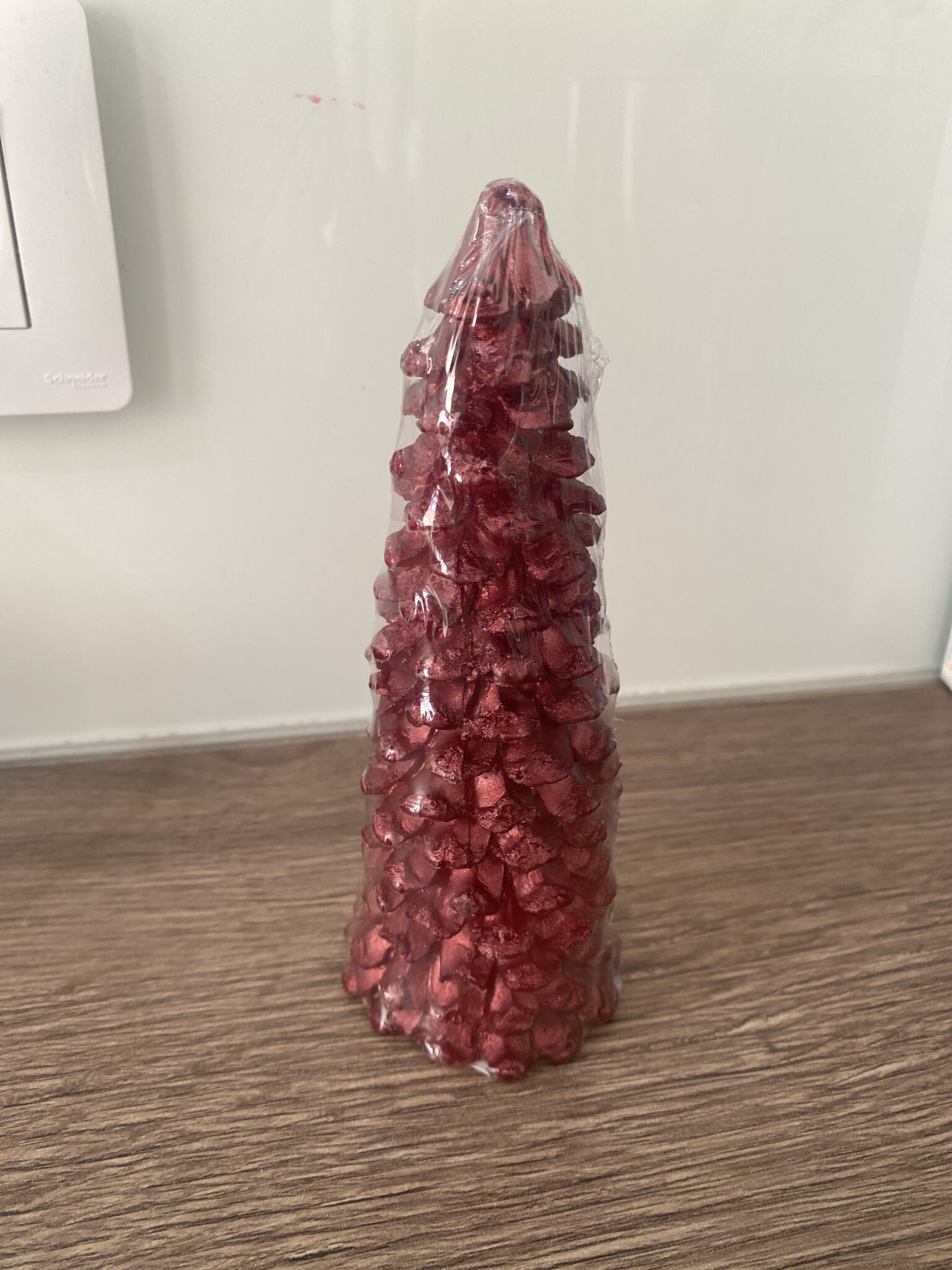 Фотография покупателя товара Свеча новогодняя «Ель большая», 160×60 мм лак, красная - Фото 1