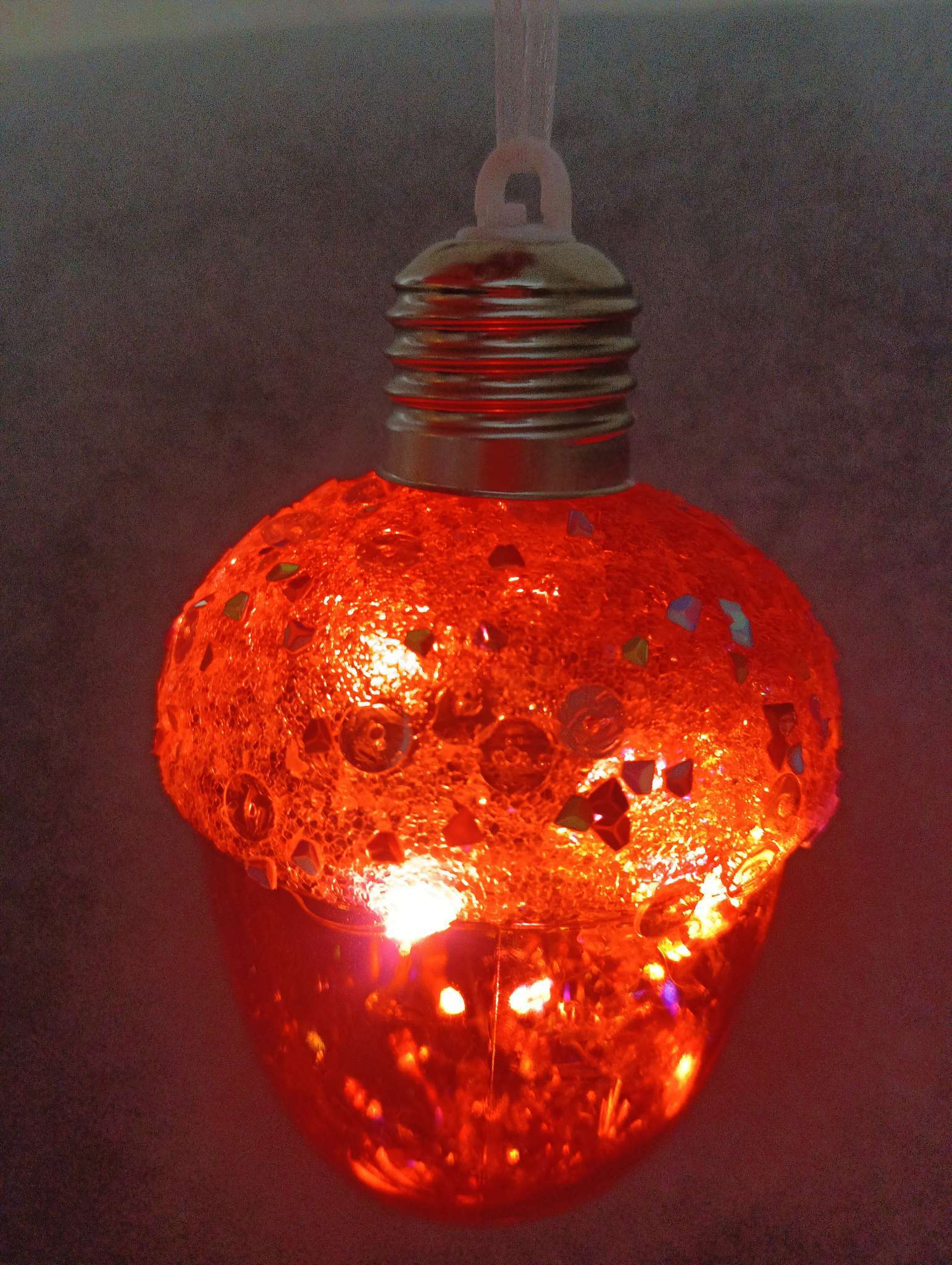 Фотография покупателя товара Ёлочный шар «Жёлудь красный», 12×7 см, 4 LED, от батареек, свечение тёплое белое - Фото 1