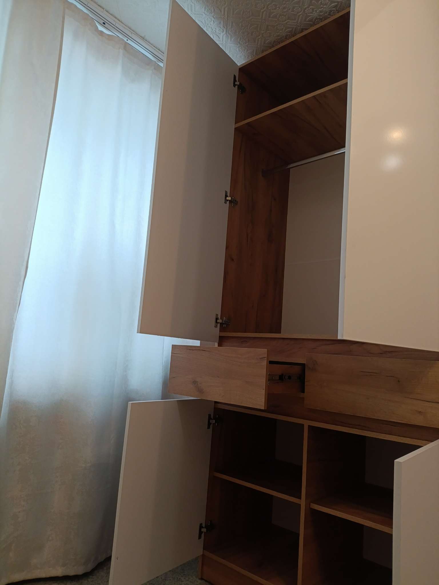 Фотография покупателя товара Шкаф двухстворчатый «Роджина», 1000×520×2400 мм, цвет дуб крафт/графит - Фото 4