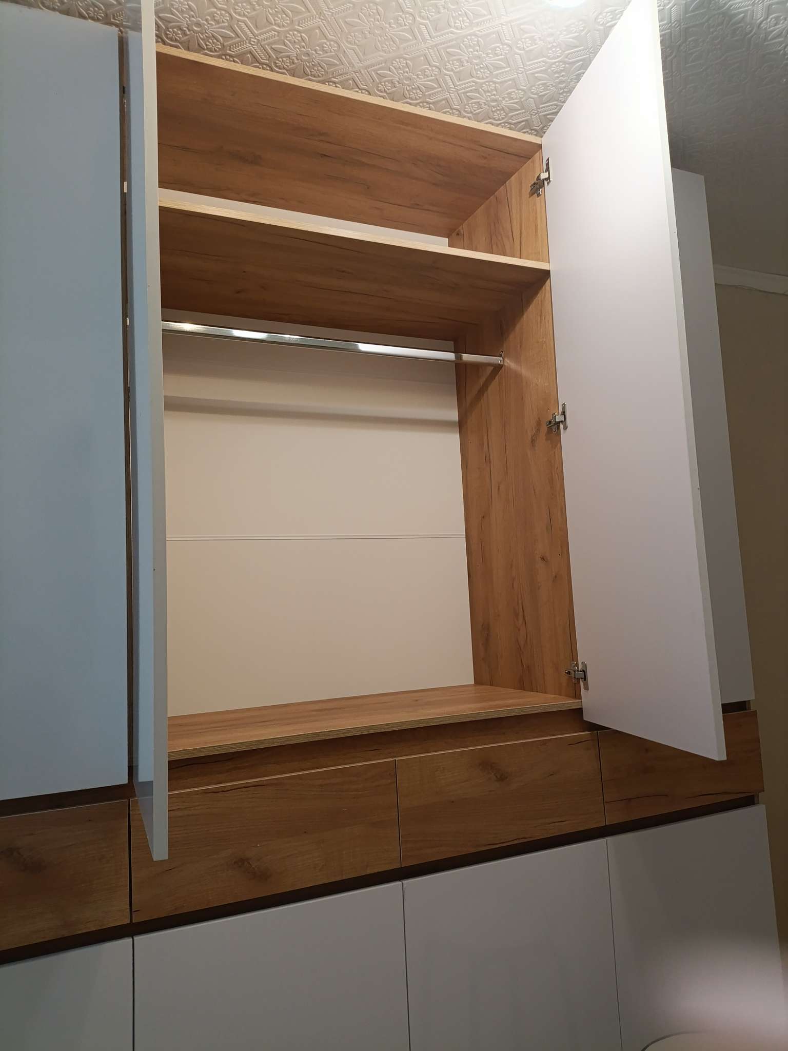 Фотография покупателя товара Шкаф двухстворчатый «Роджина», 1000×520×2400 мм, цвет дуб крафт/графит - Фото 1