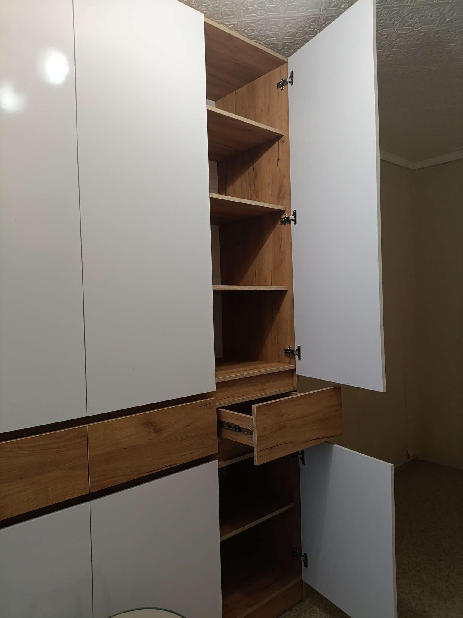 Фотография покупателя товара Шкаф двухстворчатый «Роджина», 1000×520×2400 мм, цвет дуб крафт/графит - Фото 3