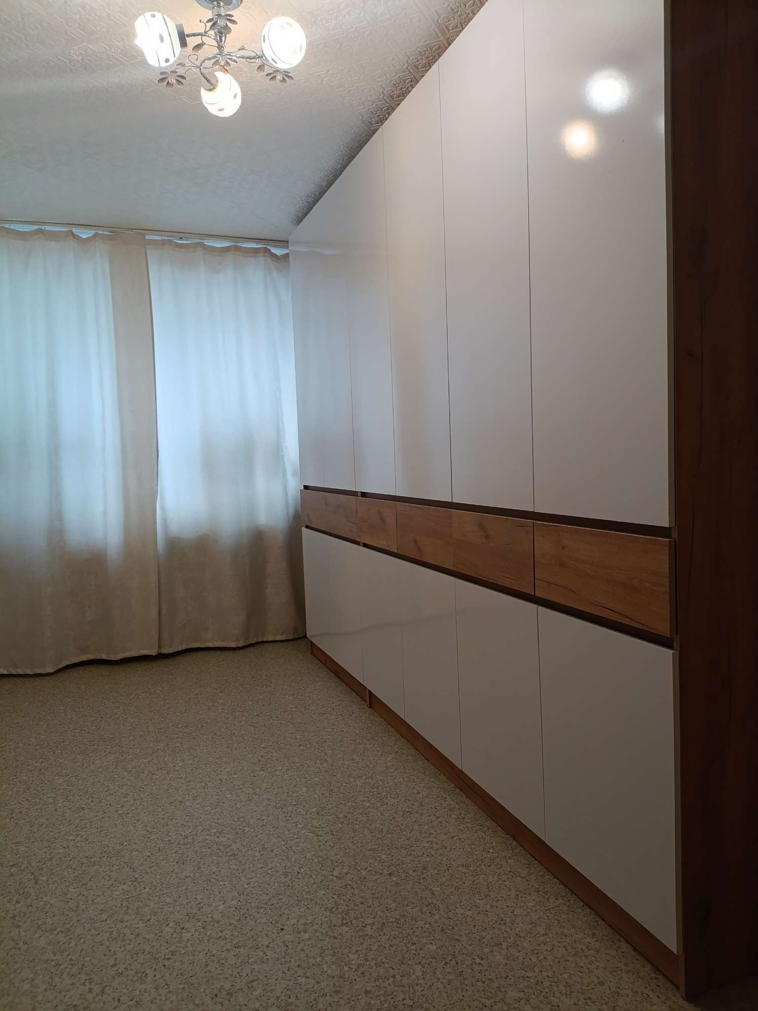 Фотография покупателя товара Шкаф двухстворчатый «Роджина», 1000×520×2400 мм, цвет дуб крафт/графит - Фото 2