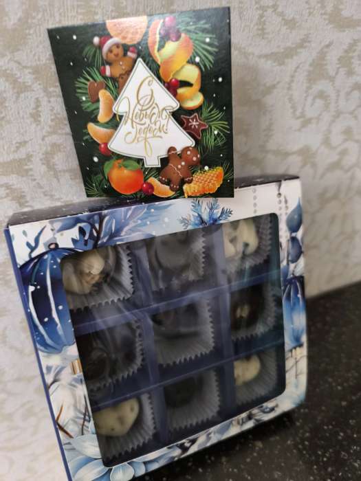 Фотография покупателя товара Коробка под 9 конфет новогодняя «Мир полон чудес», 13.5×13.5×3.5 - Фото 1