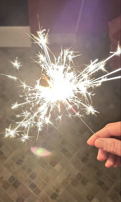 Фотография покупателя товара Бенгальские огни разноцветные «Спектр», 6 шт., 17 см, горение 30 сек. - Фото 48