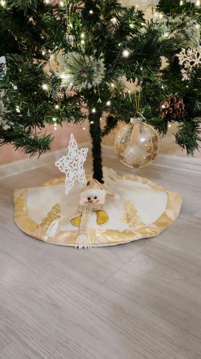Фотография покупателя товара Коврик под ёлку «Снеговик и ёлочки» d=57 см, бело-золотой - Фото 1