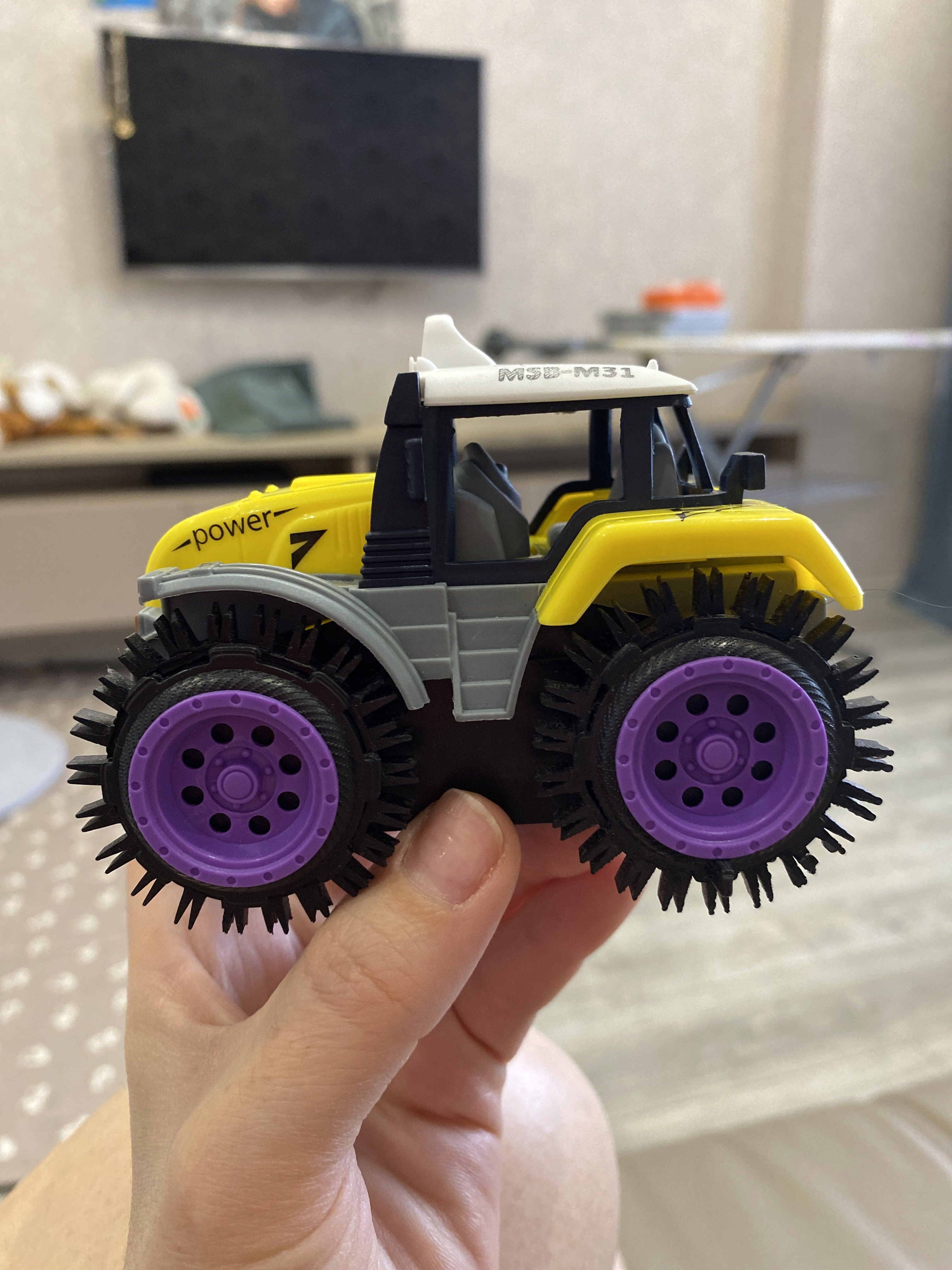Фотография покупателя товара Трактор-перёвертыш «Хозяин фермы», работает от батареек, цвета МИКС, уценка - Фото 10