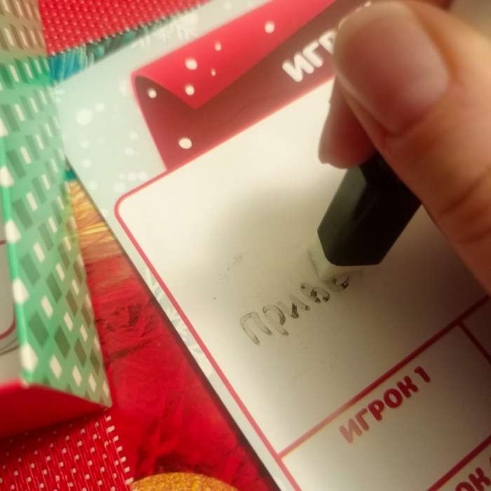 Фотография покупателя товара УЦЕНКА Настольная игра «Новогодняя битва слов», 20 карт, 8+ - Фото 2