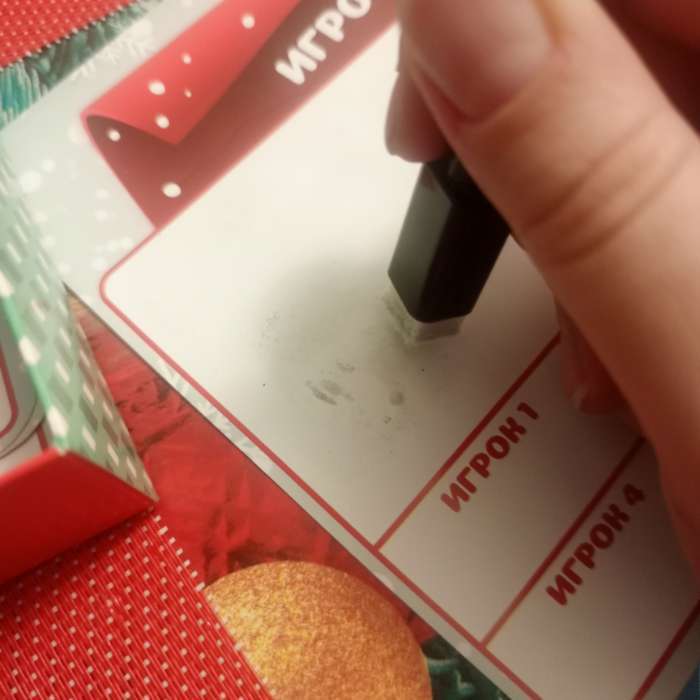 Фотография покупателя товара УЦЕНКА Настольная игра «Новогодняя битва слов», 20 карт, 8+ - Фото 3