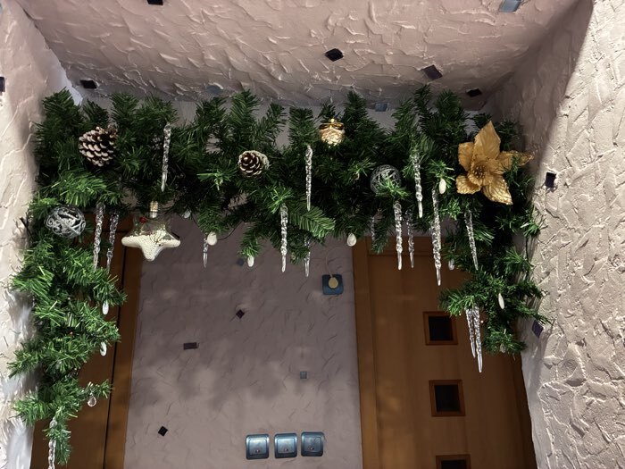 Фотография покупателя товара Гирлянда хвойная новогодняя «Зимнее волшебство», ёлочная, 270 см, d=6 см, 220 веток, 12.5 см - Фото 2