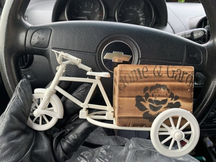 Фотография покупателя товара Декоративное кашпо для цветов «Велосипед», 23×12×11 см, дерево, пластик, белое, Greengo - Фото 2