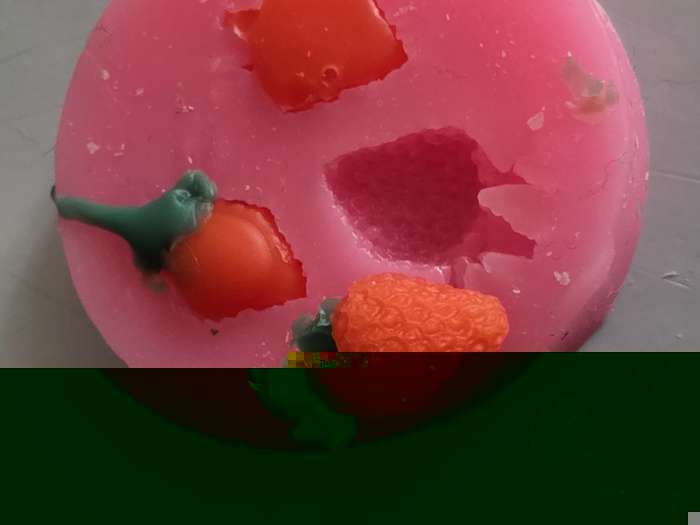 Фотография покупателя товара Молд для заливки Доляна «Клубника», 3 ячейки, силикон, d=5.5 см, розовый - Фото 1