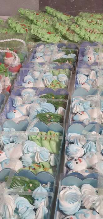 Фотография покупателя товара Коробка для кондитерских изделий с пластиковой крышкой «Новый год», 13×13×3 см - Фото 1