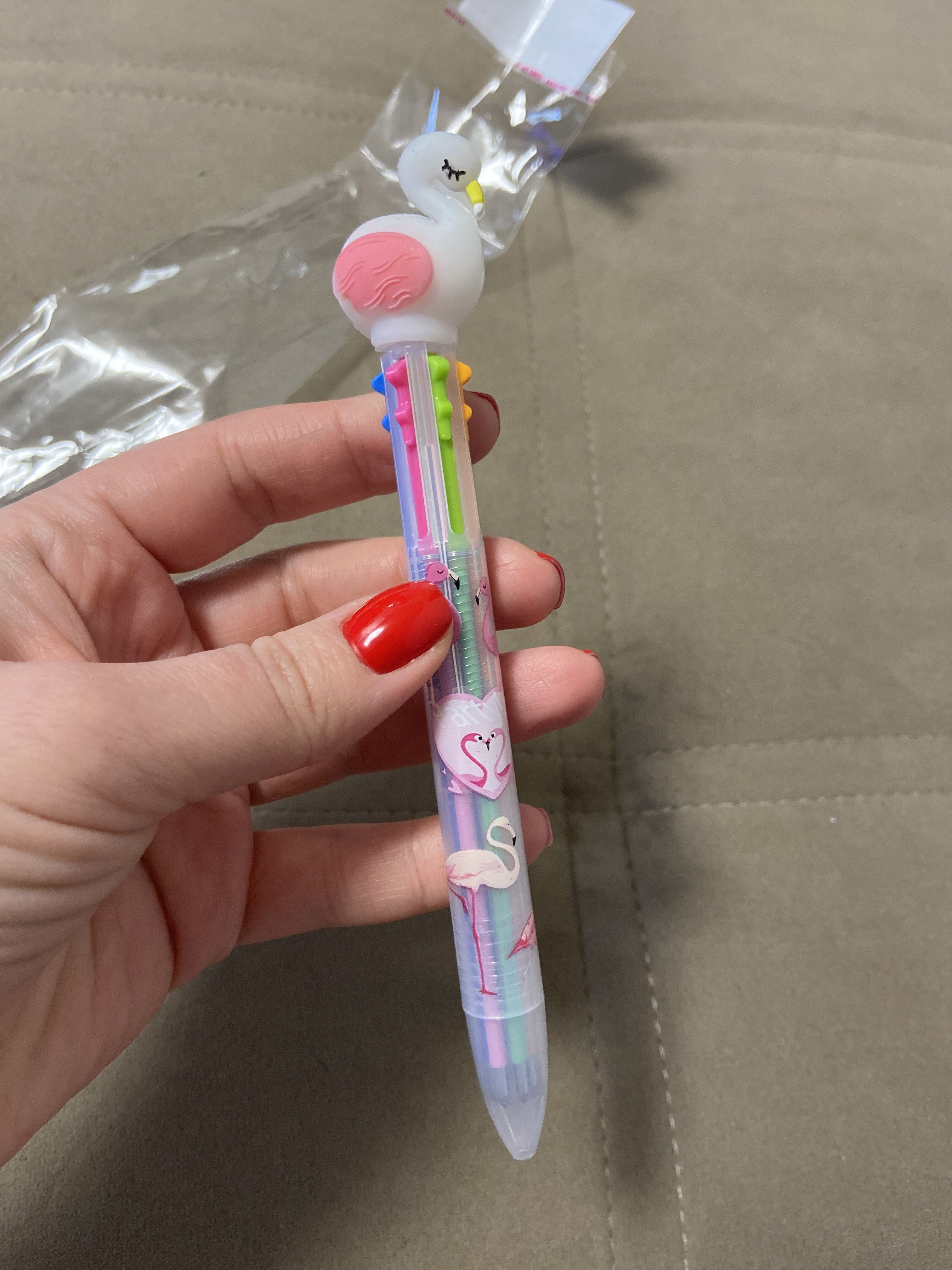 Фотография покупателя товара Ручка шариковая автоматическая 6-х цветная Фламинго, белая (штрихкод на штуке), в пакете - Фото 1