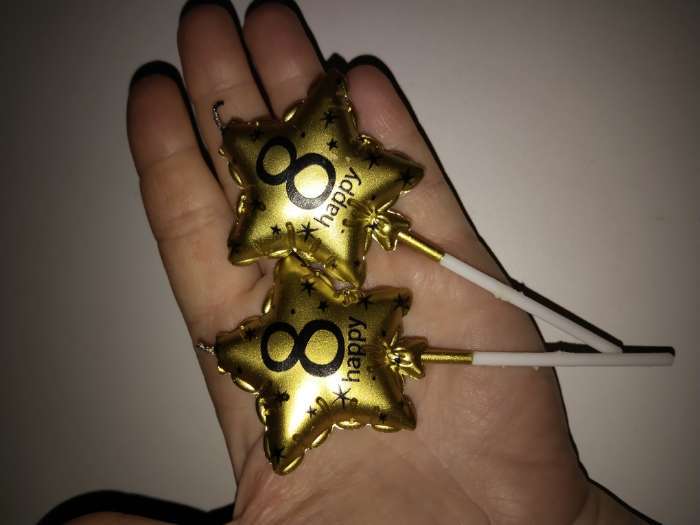 Фотография покупателя товара УЦЕНКА Свеча в торт на шпажке "Воздушный шарик.Звезда", цифра 3, 5,5 см, золотая - Фото 1