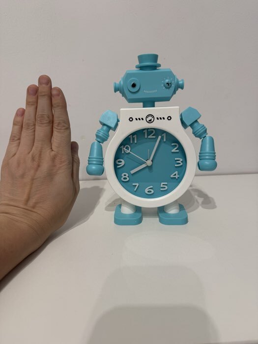 Фотография покупателя товара Часы-будильник настольные «Техно-бот», дискретный ход, циферблат d=9 см, 16×20.5 см, 1хАА - Фото 1