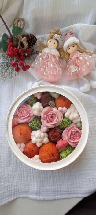 Фотография покупателя товара Коробка подарочная круглая с окном, завальцованная, белая, 15×6 см - Фото 5