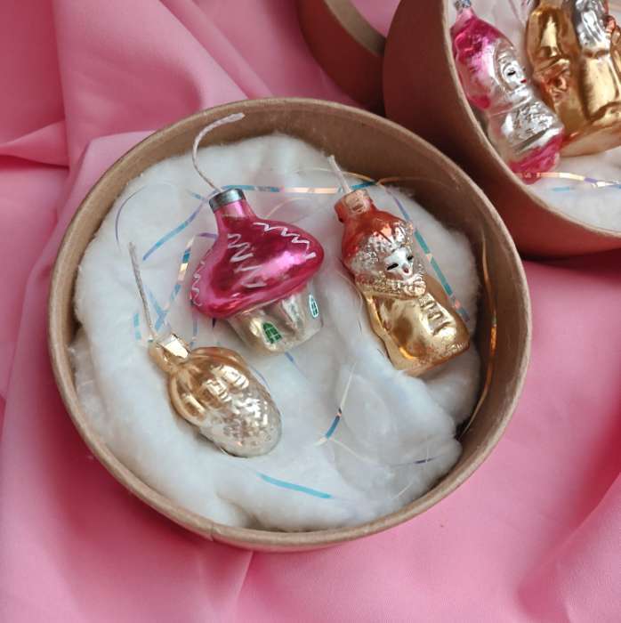 Фотография покупателя товара Коробка круглая подарочная, завальцованная с окном, крафт, 15×6 см - Фото 1