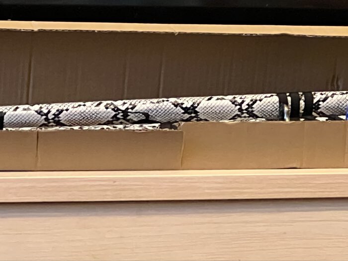 Фотография покупателя товара Макет оружия «Сувенирные катаны на подставке 3в1. Серый змей», подарочный набор, ножны кожзам, 47 см; 70 см; 89 см, МИКС - Фото 10