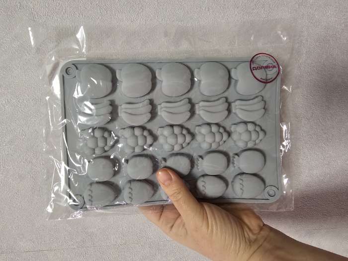 Фотография покупателя товара Форма для мармелада Доляна «Фрукты», силикон, 21.3×14.4×1.5 см, 25 ячеек (3×2 см), цвет серый - Фото 1