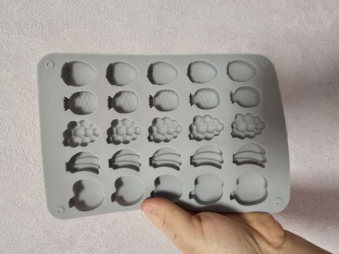 Фотография покупателя товара Форма для мармелада Доляна «Фрукты», силикон, 21.3×14.4×1.5 см, 25 ячеек (3×2 см), цвет серый - Фото 2