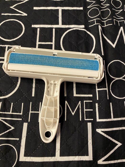 Фотография покупателя товара Щётка для удаления волос и шерсти Доляна, 19×18.5×5.5 см, белая - Фото 1