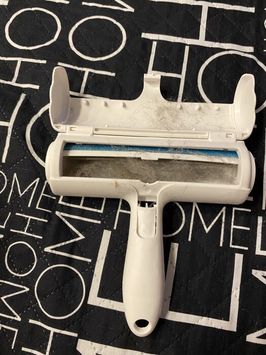 Фотография покупателя товара Щётка для удаления волос и шерсти Доляна, 19×18.5×5.5 см, белая - Фото 2