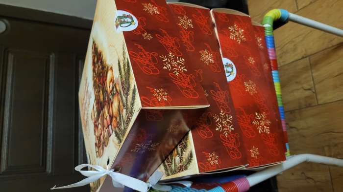 Фотография покупателя товара Коробка подарочная новогодняя складная, упаковка, «Звезды на синем фоне», 31×24.5×8 см - Фото 11