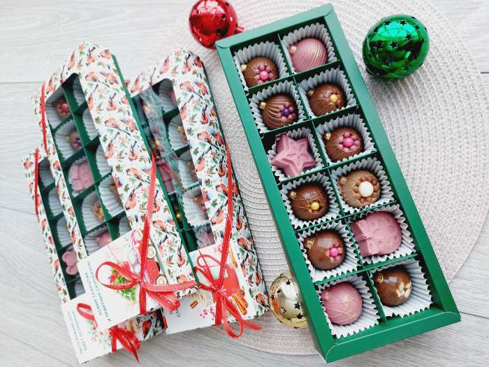 Фотография покупателя товара Коробка складная под 12 конфет новогодняя «Рябина», 3.5×10.5×26.5 см - Фото 2