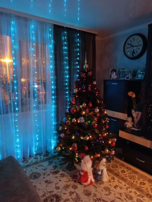 Фотография покупателя товара Гирлянда «Занавес» 2.8×3 м, роса на крючках, с пультом, IP20, серебристая нить, 300 LED, свечение тёплое белое, 8 режимов, USB - Фото 2