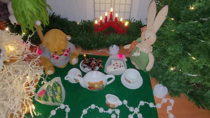 Фотография покупателя товара Светодиодная фигура «Красная рождественская горка», пластик, батарейки ААх2 (не в комплекте), свечение тёплое белое - Фото 1