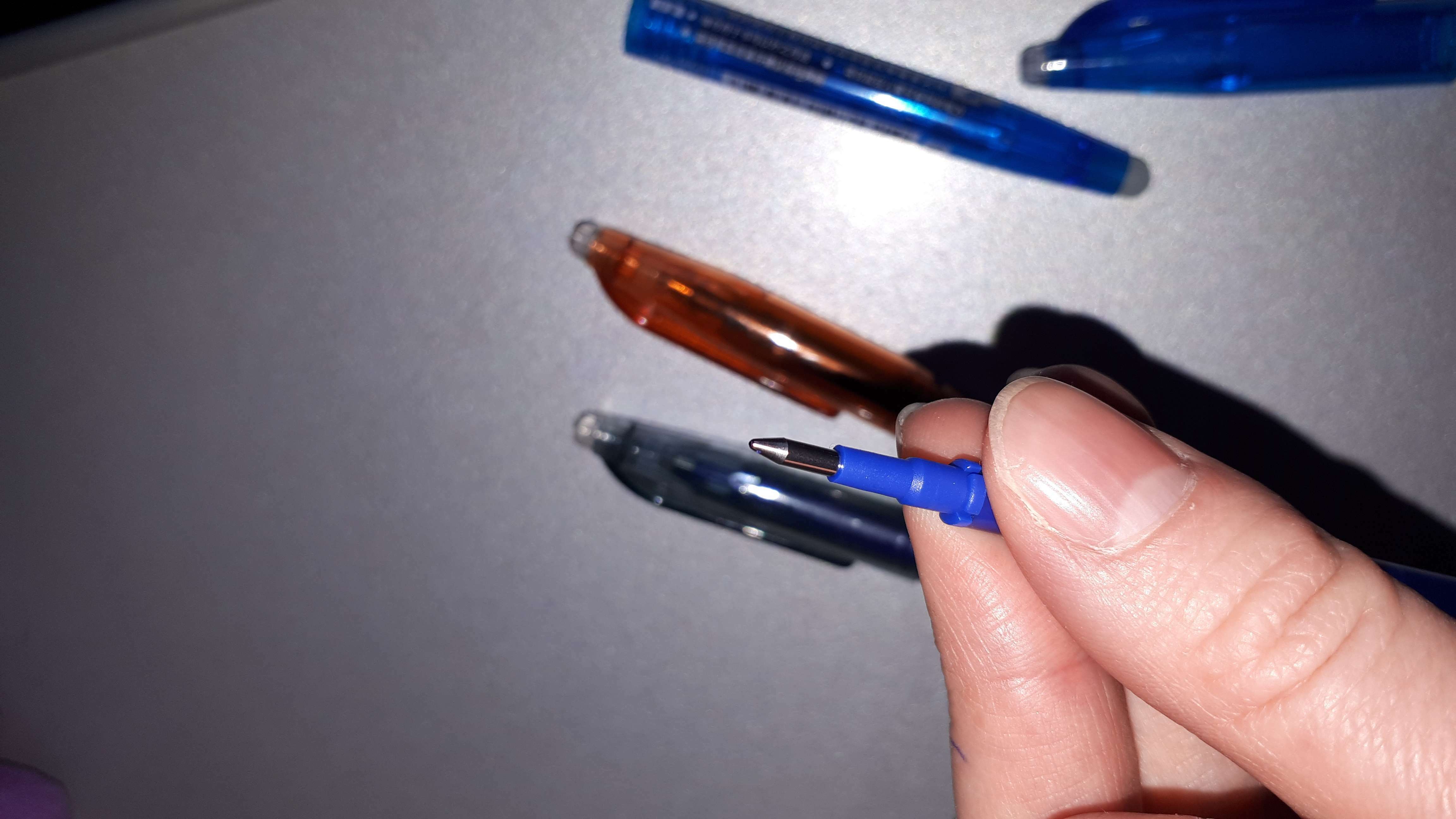 Фотография покупателя товара Ручка шариковая со стираемыми чернилами, линия 0,5 мм, стержень синий, корпус МИКС (штрихкод на штуке) - Фото 7