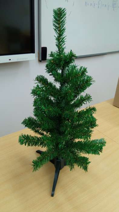 Фотография покупателя товара Искусственная ёлка «Зимнее волшебство. Простая», 60 см, d нижнего яруса 30 см, d иголок 6 см, 60 ПВХ веток отгибаются - Фото 2