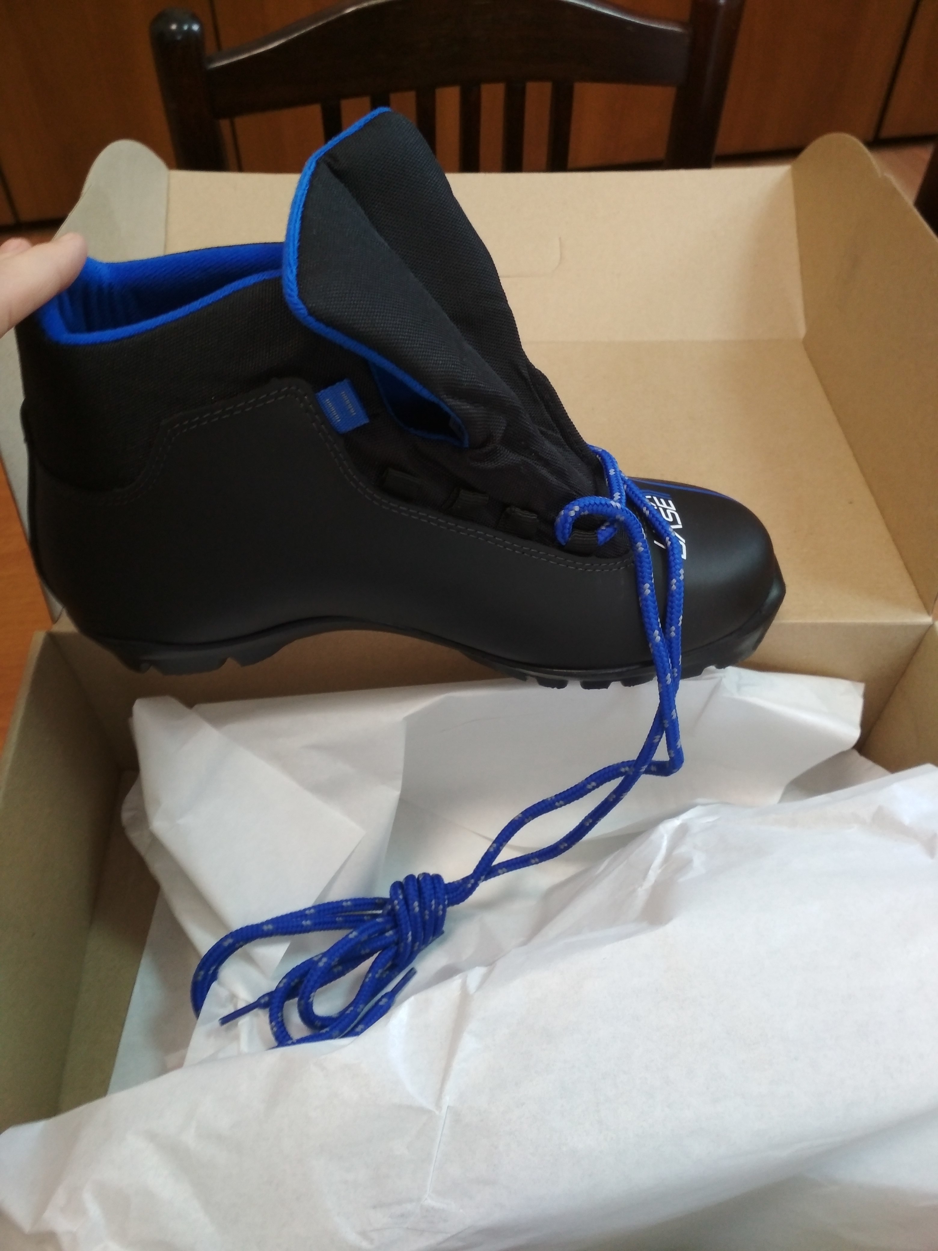 Фотография покупателя товара Ботинки лыжные TREK Sportiks, NNN, искусственная кожа, цвет чёрный/синий, лого белый, размер 37 - Фото 2
