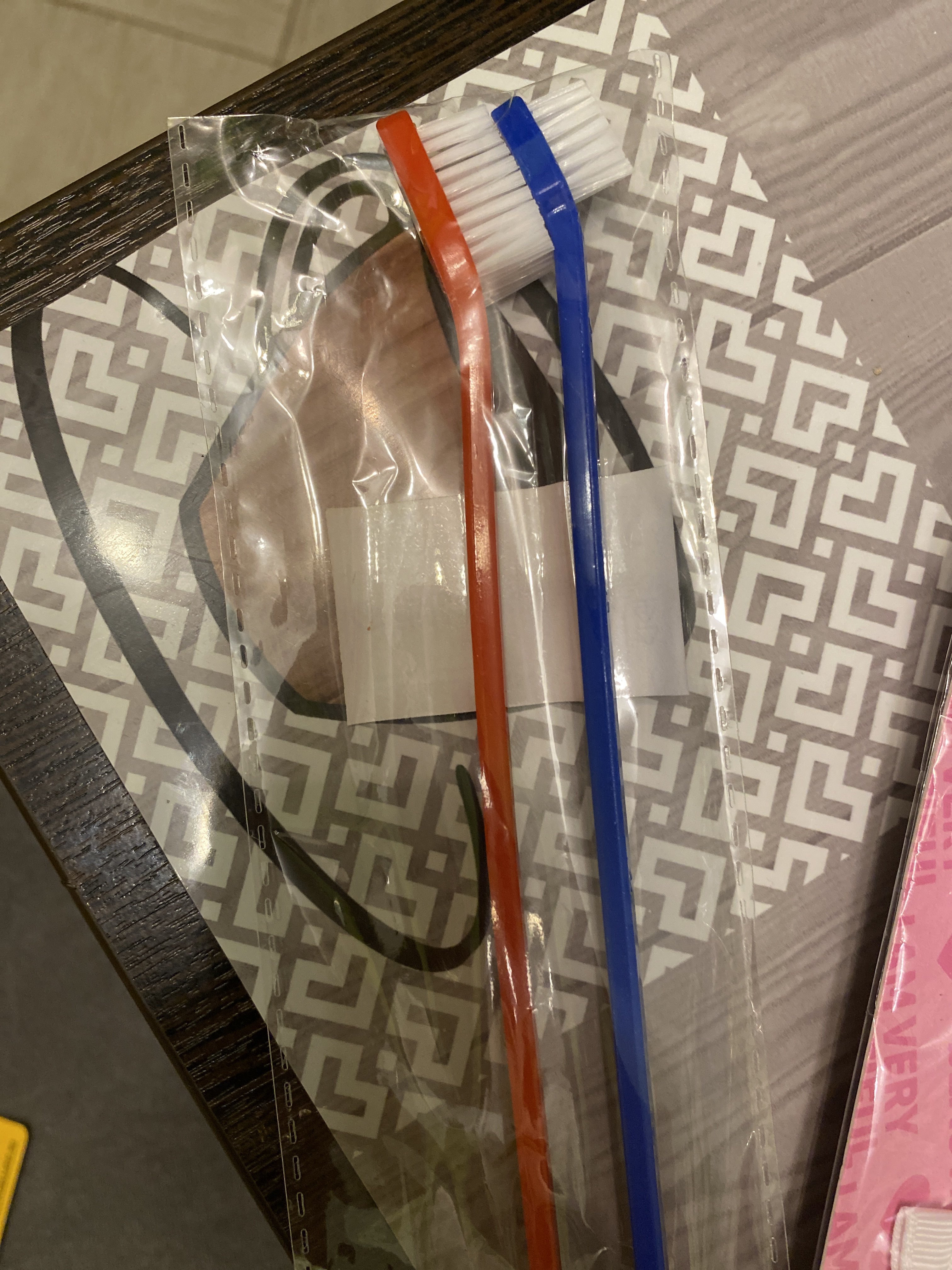 Фотография покупателя товара Зубная щётка двухсторонняя, набор 2 шт, красная и синяя - Фото 1